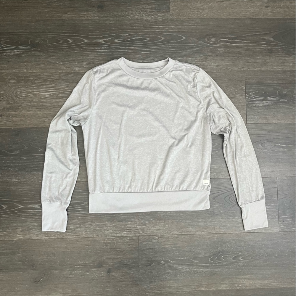 Vuori Long Sleeve Tee in Light Gray